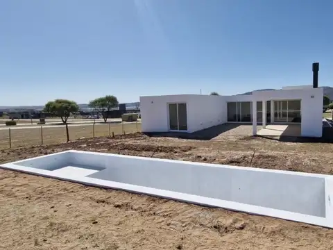 CASA 3 DORM. Y PILETA EN COUNTRY PUERTO DEL AGUILA