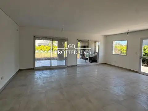 Casa en Venta con 5 cocheras