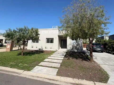 Venta de Casa 4 Ambientes en Santa Emilia, Pilar