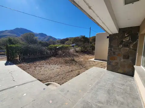 Casa 9 ambientes con 2 baños