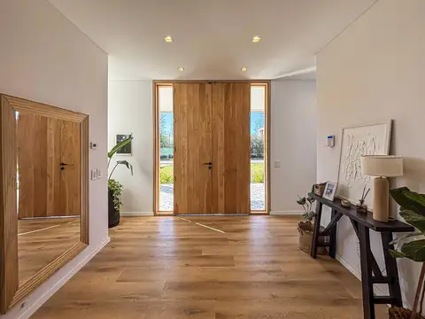 Casa 9 ambientes con 4 baños