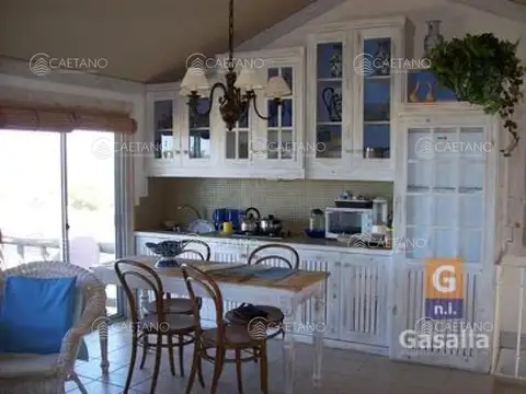 Casa 2 ambientes con 1 baño