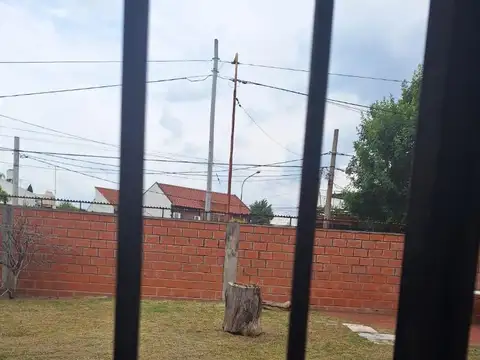 CASA 5 AMBIENTES EN VENTA - VILLA LUZURIAGA