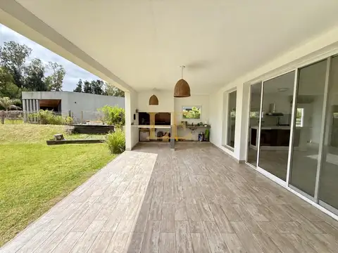 Casa 3 ambientes con 2 baños