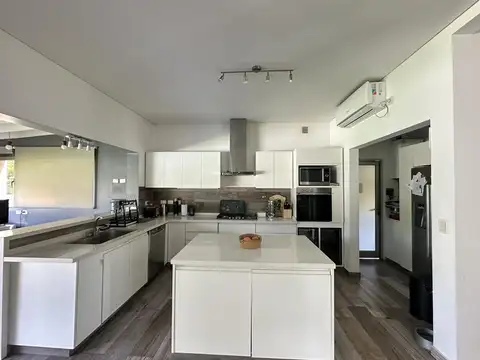 Alquiler temporario de casa de 3 dormitorios + playroom/escritorio/4to dormitorio en Las Liebres