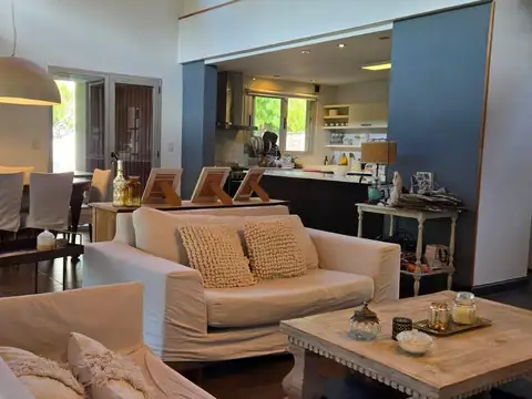 Casa 5 ambientes con 2 baños