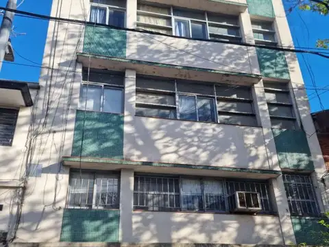 Paternal:Galpon con importante renta en 4 plantas, con montacargas habilitado, 490 mts. cuadrados.PH