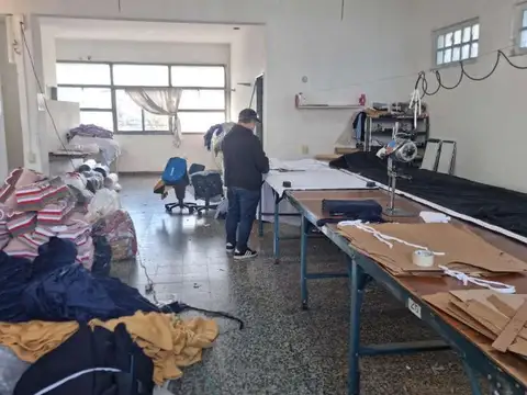 Paternal:Galpon con importante renta en 4 plantas, con montacargas habilitado, 490 mts. cuadrados.PH