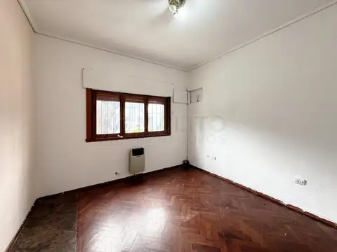 CASA 4 AMBIENTES CON PATIO Y TERRAZA