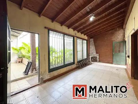 CASA 4 AMBIENTES CON PATIO Y TERRAZA