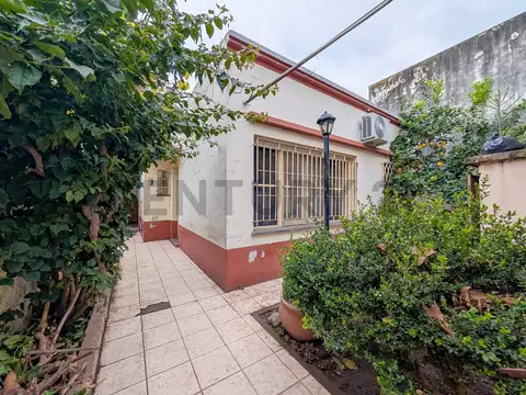 VENTA - CASA - DOS DORMITORIOS - PATIO - JARDIN - SALADILLO, ROSARIO