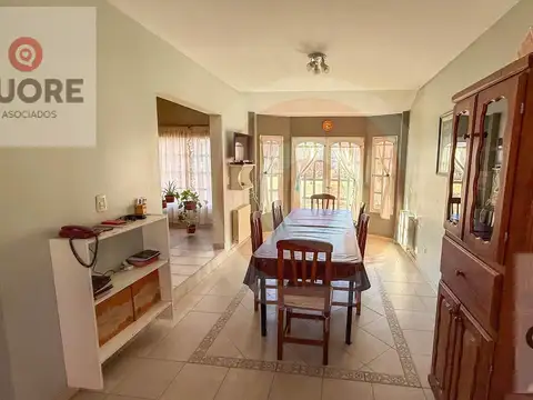 Casa 7 ambientes con 4 baños