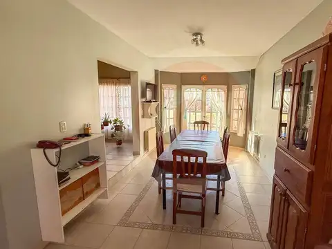 Casa 7 ambientes con 4 baños