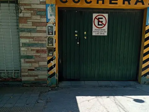 Cochera en alquiler - Italia 953, San Miguel - Lugar fijo con portón automático