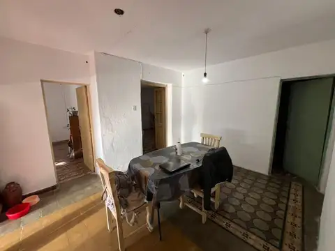 Casa 8 ambientes con 1 baño