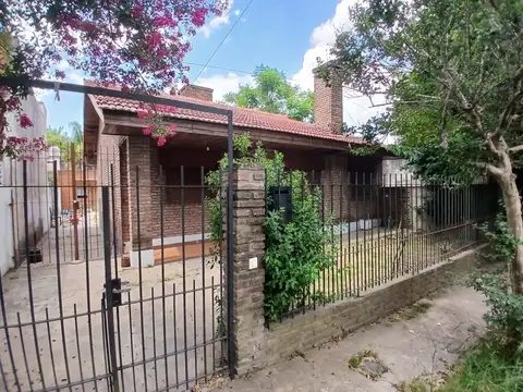 Casa en Venta en Villa Elisa [Cod: 750]