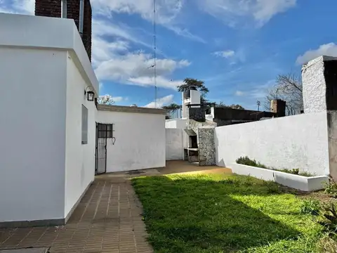 CASA EN VENTA EN PERGAMINO CON PATIO