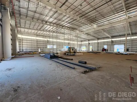 Nave en alquiler de 1390 m2, dentro del Parque Industrial Tigre.