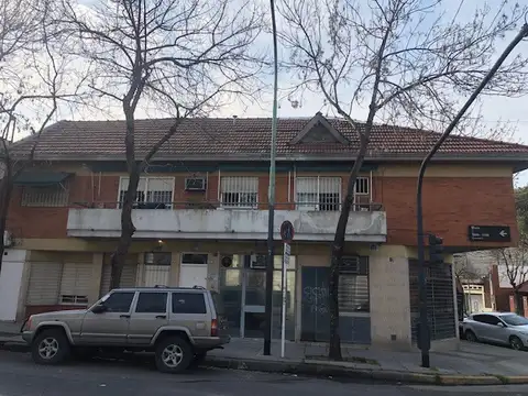 AMBIENTE DIVISIBLE AL FRENTE SIN EXPENSAS en Boedo