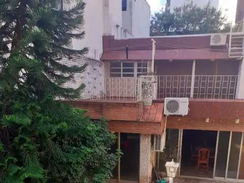 Importante casa para destino familiar o comercial