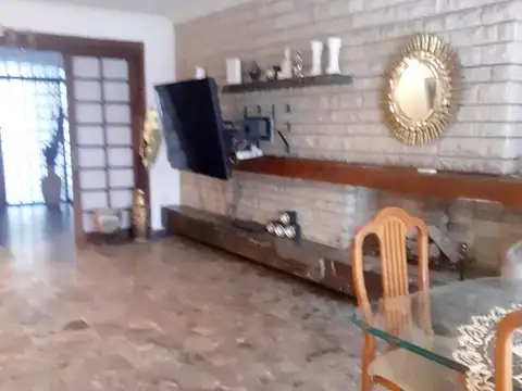 Importante casa para destino familiar o comercial