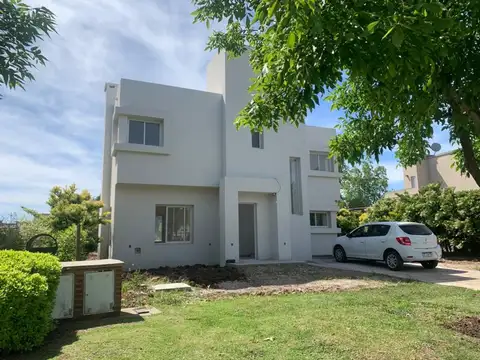 Casa en Venta en Countries y Barrios Cerrados en Pilar, USD 85.000