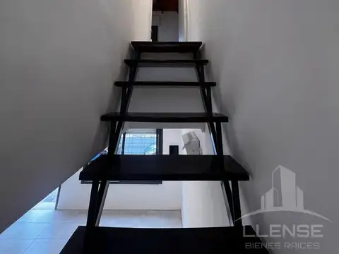 Casa 5 ambientes reciclada a nueva en venta - Quilmes Centro