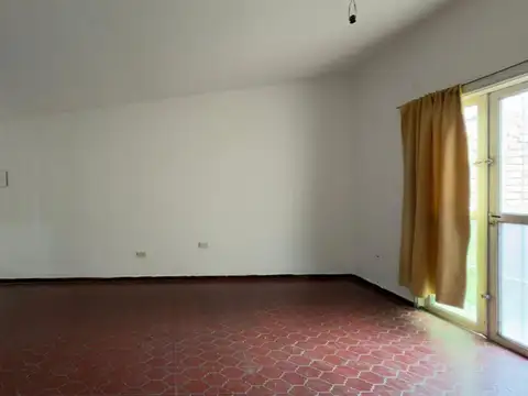 Casa en Alquiler con 1 cochera