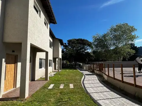 Dúplex en Venta de 1 Ambiente en Las Gaviotas con Piscina y Solarium en Complejo Al Mar