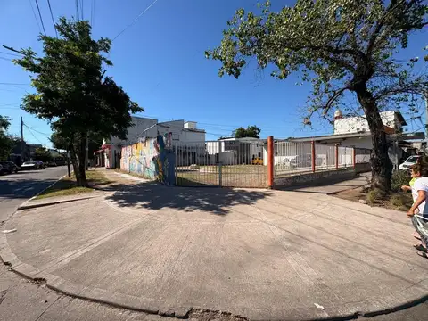 EXCELENTE LOTE COMERCIAL EN ESQUINA CALLE VILLEGAS