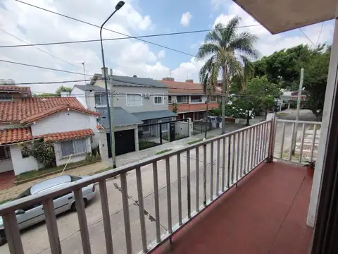 Oportunidad  Dúplex en 3 plantas con cochera y patio