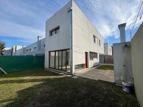 Duplex 3 dormitorios en VENTA - City Bell