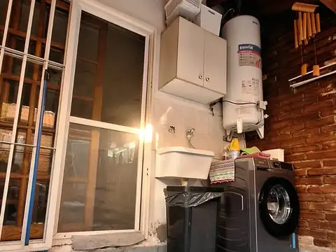 ALQUILER O VENTA - Excelente dúplex de 4 ambientes con 2 baños, patio y cochera cubierta