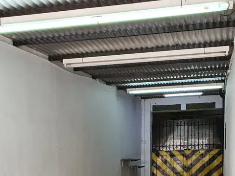 Local con Galpón en alquiler en Monte Castro