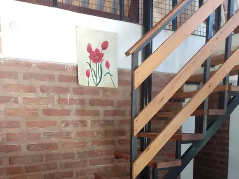 Casa 6 ambientes con 2 baños
