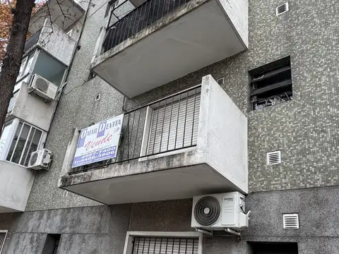 Mercedes al 1200 , Piso 1