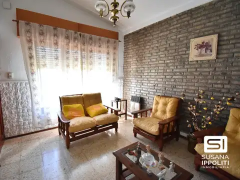 Casa 5 ambientes con 1 baño