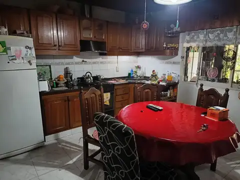 Casa 5 ambientes con 3 baños
