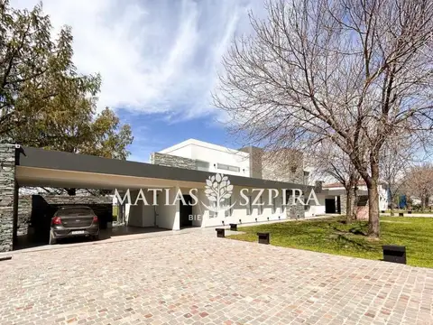Casa en Venta con 8 cocheras