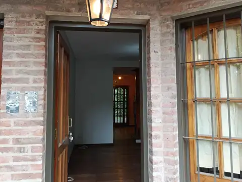 Casa 5 ambientes con 1 baño