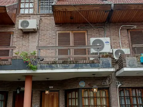 Triplex en Venta, Cinco Ambientes, Cochera y Parrila, Morón