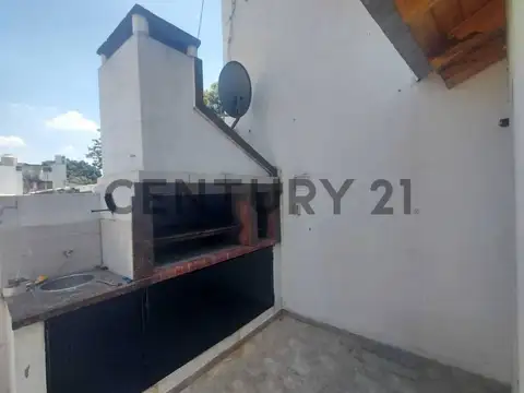 Excelente PH en Venta 4 Ambientes, Ubicado en Villa Real Tipo Casa, 2 Plantas. (