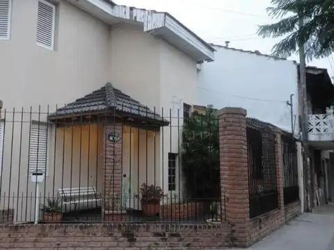 Casa en venta - 3 dormitorios 2 baños -  patio - 200mts2  - Tolosa