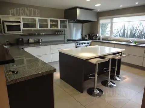 Casa 5 ambientes con 5 baños