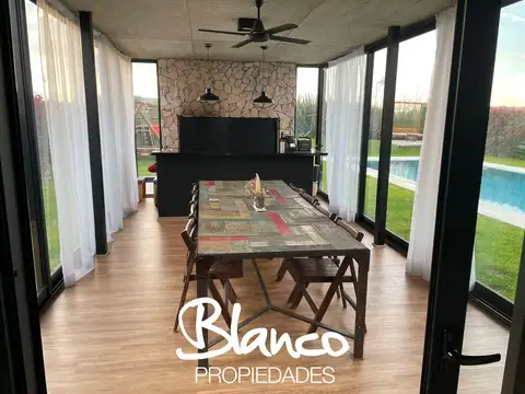 Casa 5 ambientes con 2 baños