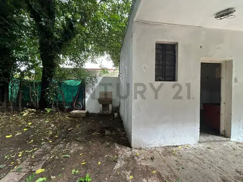 OPORTUNIDAD INVERSORES   BAJO DE PRECIO     2 casas a reciclar + lote.