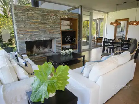 Casa en Venta en Rincón del Indio, USD 1.800.000