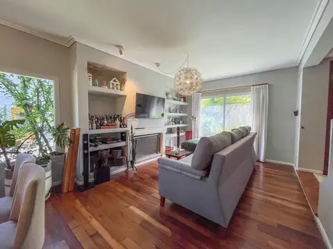 Casa en Venta con 3 cocheras