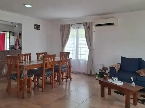 Casa 4 ambientes con 1 baño