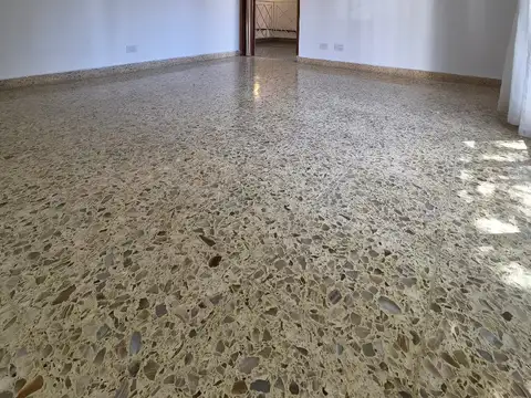 Depto Tipo Casa en Alquiler 40 años